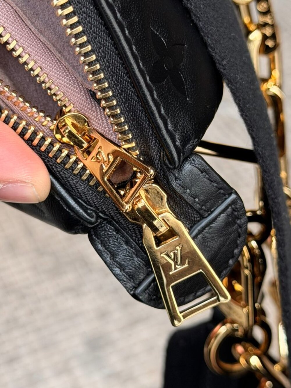 Louis Vuitton Coussin PM Black Monogram Puffy Leather Chain Shoulder Bag - Picture 13 of 16